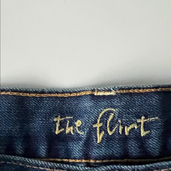Old Navy “The Flirt” Mid-Rise Capri Women’s Classic Blue Denim Jeans - 8 - Picture 5 of 8